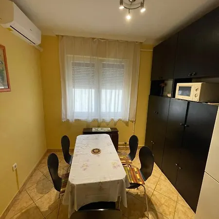 Apartment Gyoengyszem Vendeghaz Hajduszoboszlo